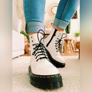 Dr. Martens JADON platform Boots - Size EU 39 (US 7)